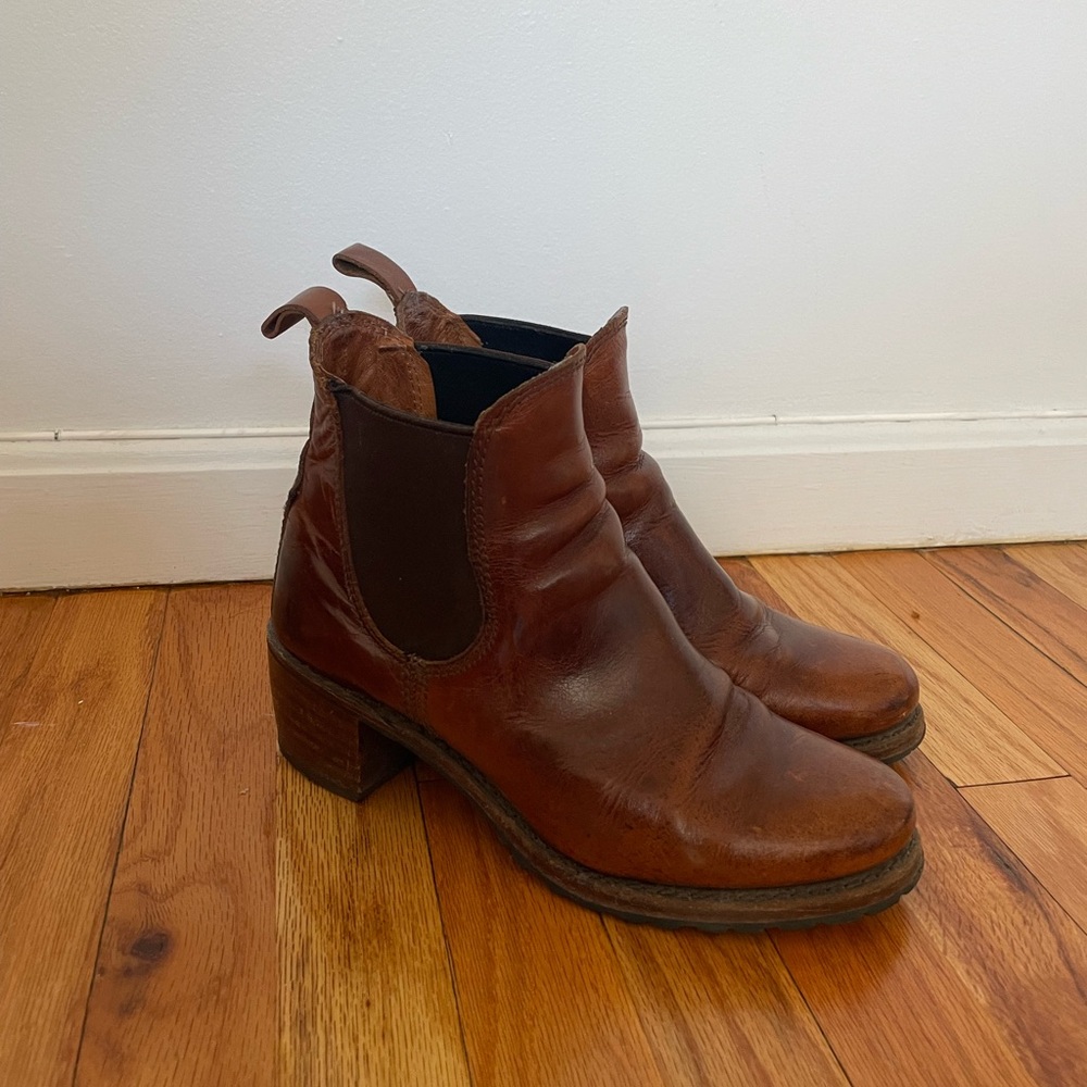 Frye Sabrina Chelsea Boots